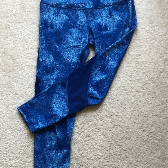 Blue Mesh Cropped Athletic Leggings - Picture 4 of 5